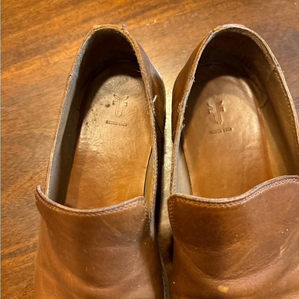Frye Chris Venetian men’s loafers. Worn twice. Comes with box.